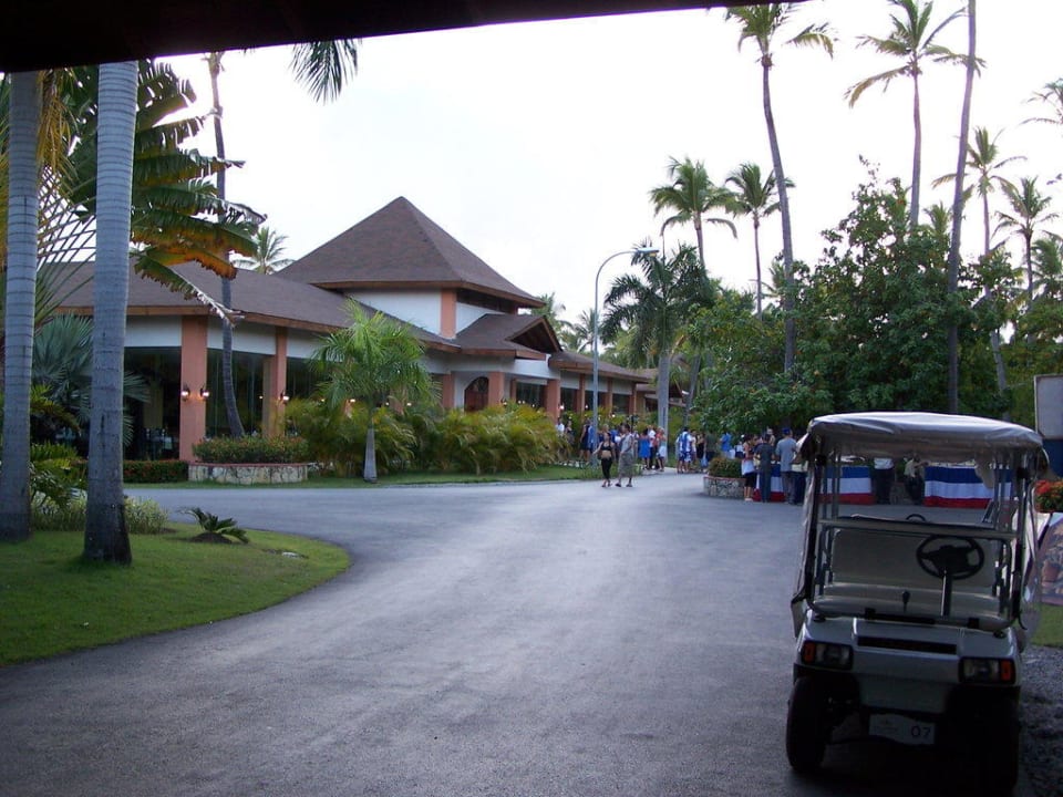 Vor der Lobby Hotel Grand Palladium Palace Resort, Spa & Casino