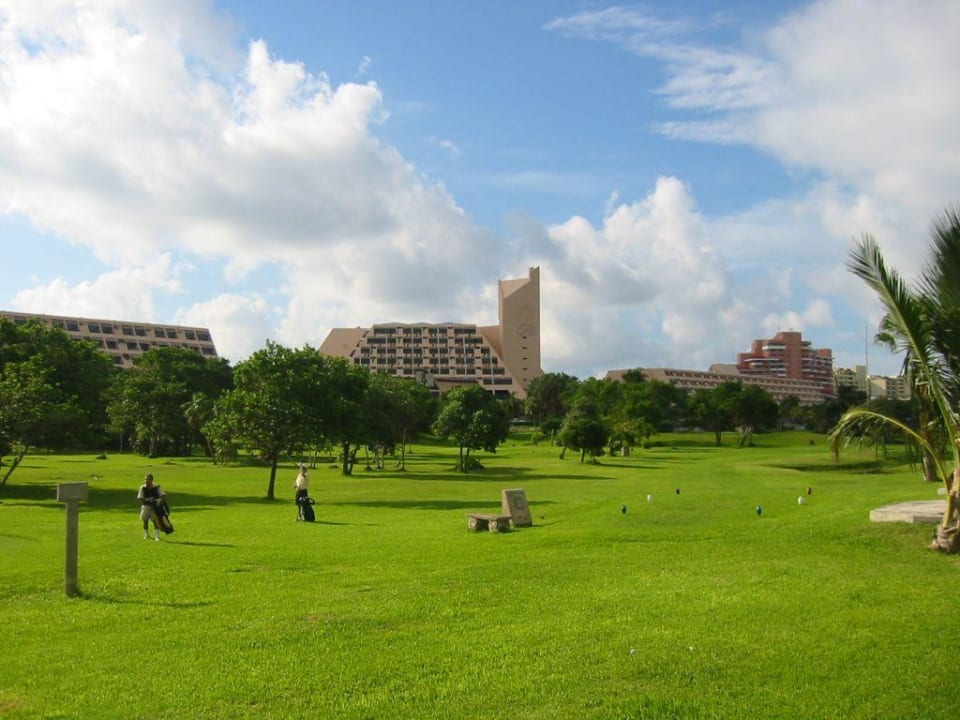 Golfanlage vor dem Hotel Grand Oasis Cancun