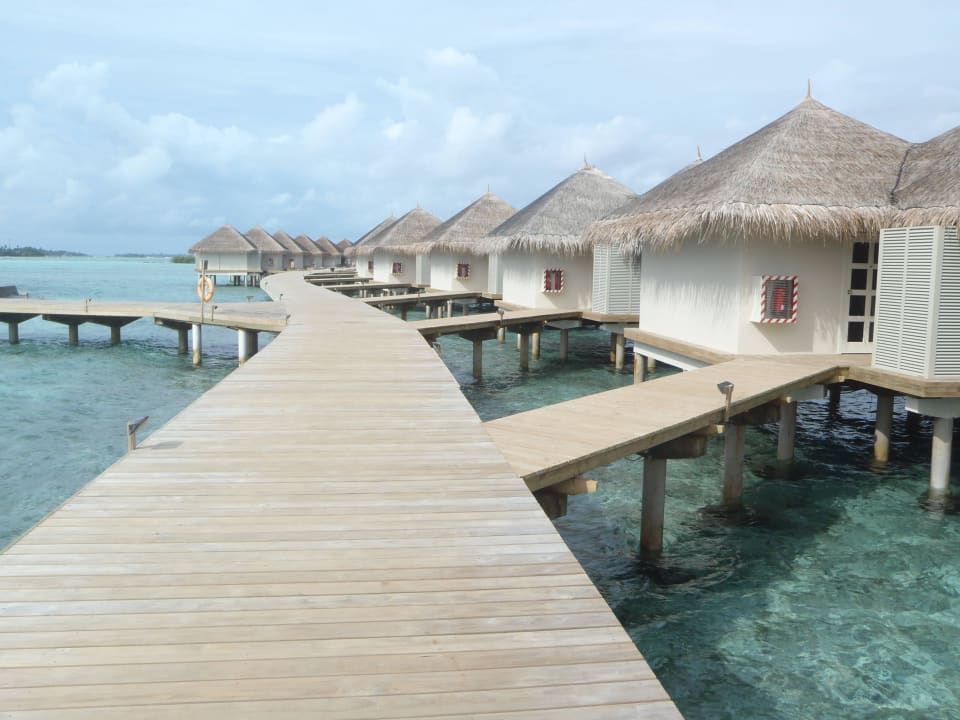Weg zu den Overwaterbungalows Cinnamon Dhonveli Maldives