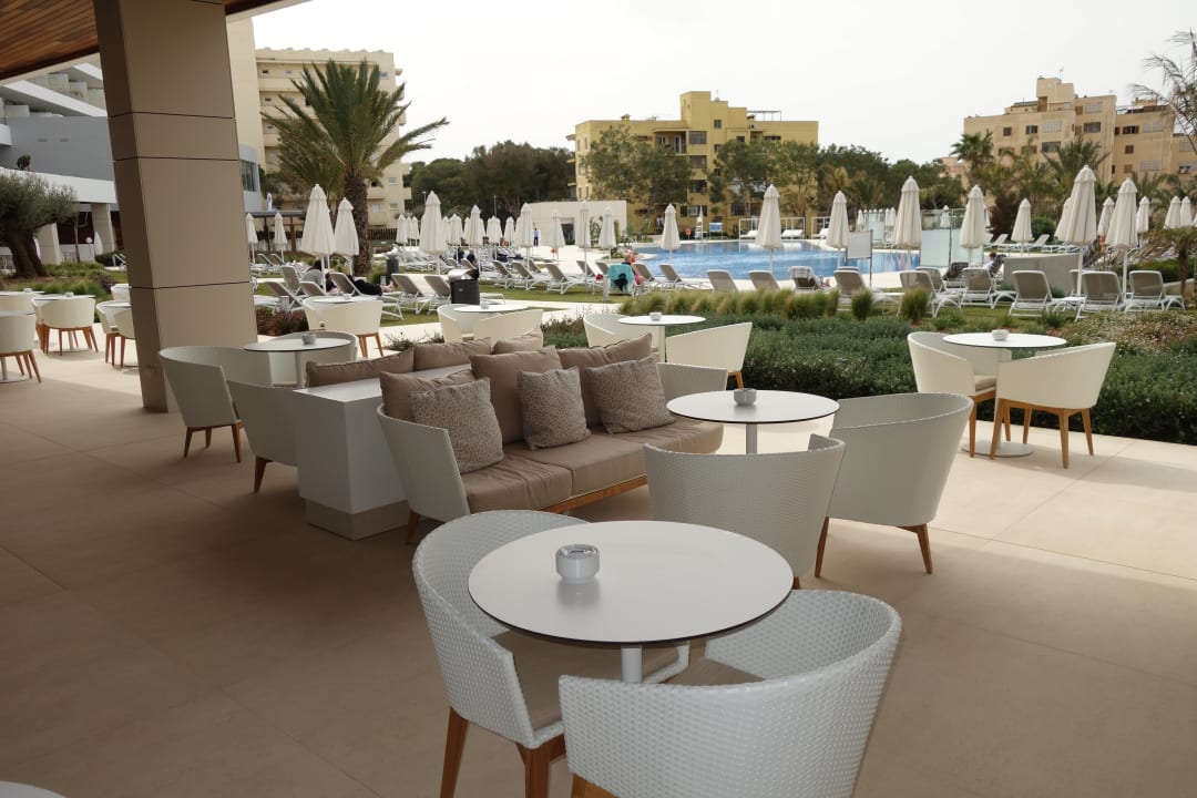 Außenbereich der Lobbybar mit Pool Hipotels Playa De Palma Palace