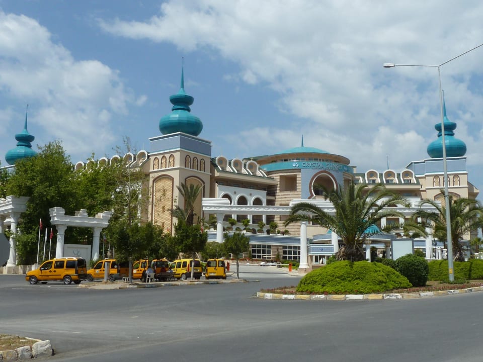 Eingangsbereich von der Hauptstraße gesehen Crystal Sunset Pearl Collection