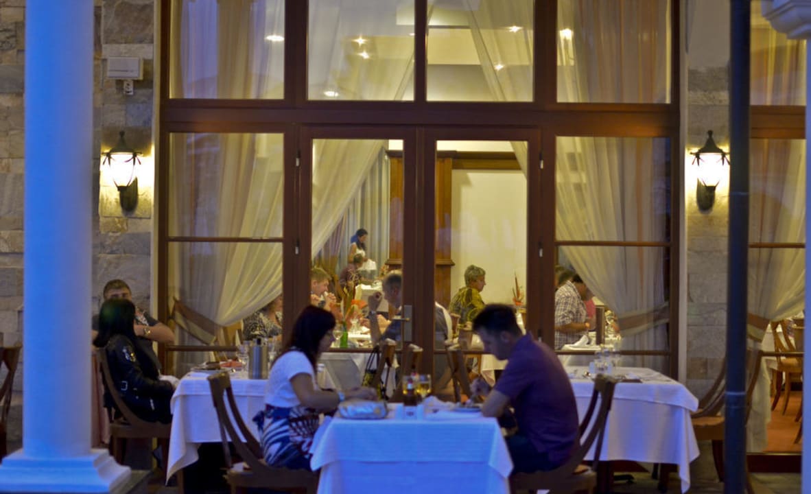 Abendessen  Helena Sands