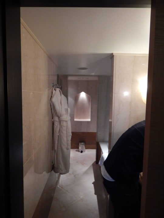 Das große Bad Sheraton Hotel & Resort Abu Dhabi