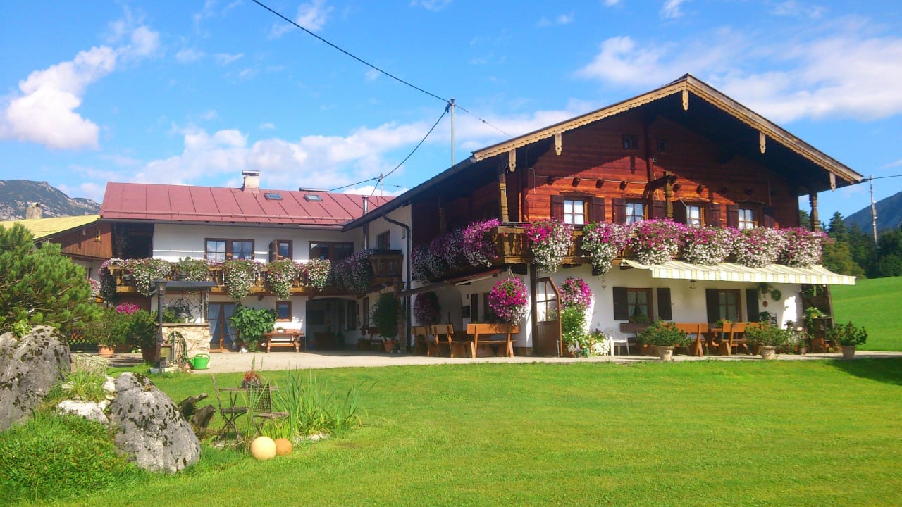 Haupthaus mit den Zimmern und dem Frühstücksraum Pension Loiplstüberl