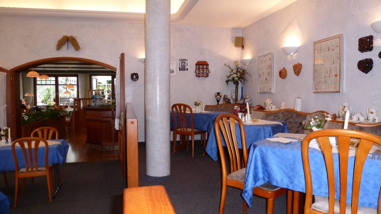 In Hintergrund Eingang ins Cafe Hotel Anker