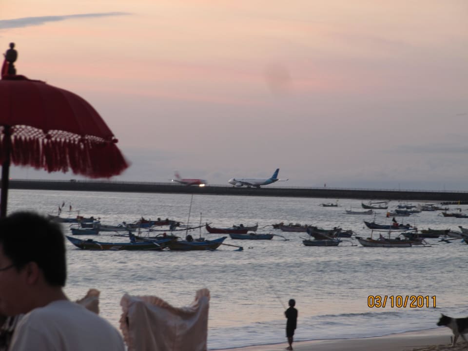 Jimbaran Strand mit Blick auf Landebahn Hotel Sari Segara