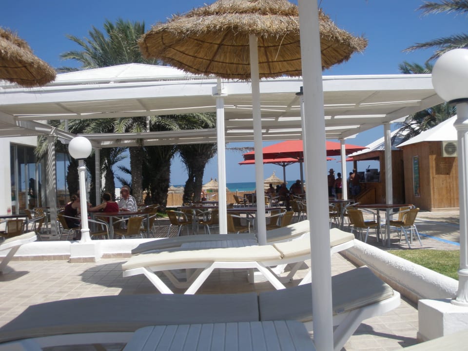 Lehátka u bazénu Calimera Yati Beach