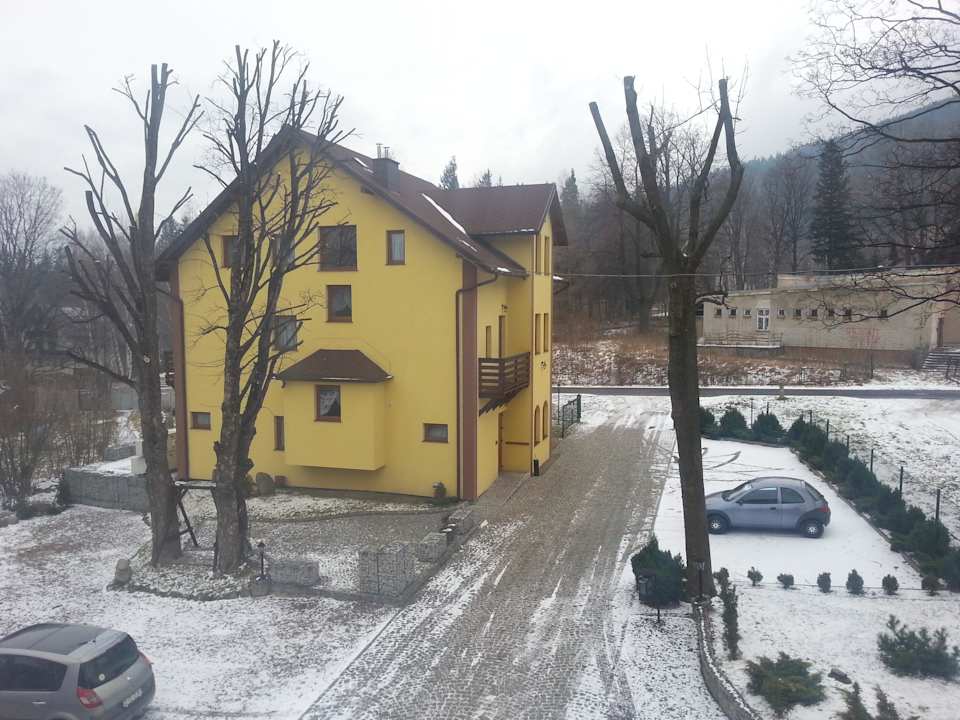 Złą pogode trafilismy mało śniegu było i szaro Pension Toreja