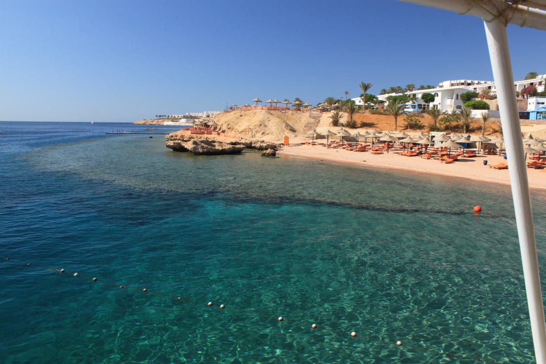 Piekniie plaza piaszczysta warto miec ciapy bo raf Rehana Sharm Resort Aqua Park & Spa