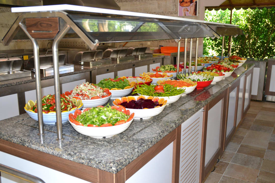 Salatbuffet in der Tropic - Bar Hane Family Resort