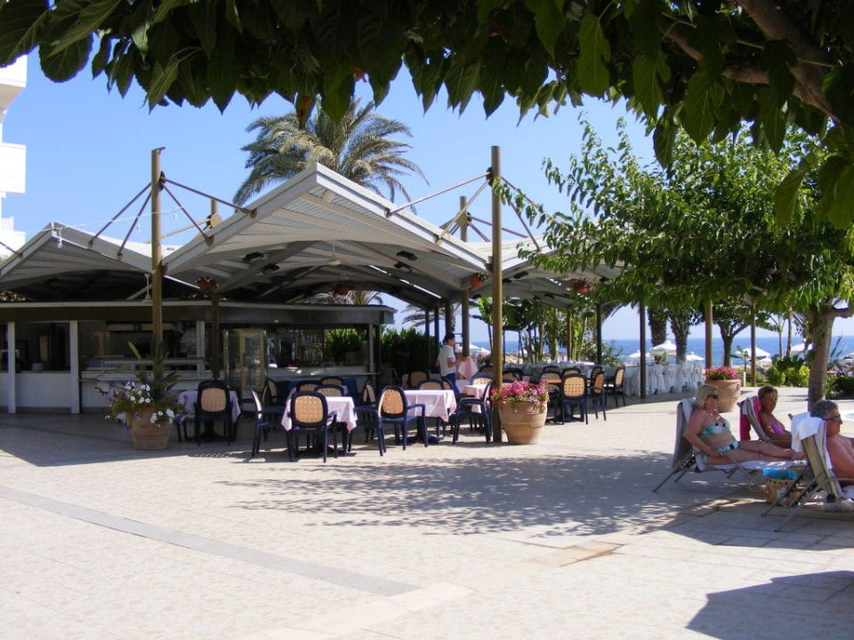 Snackbar Constantinou Bros Athena Beach Hotel