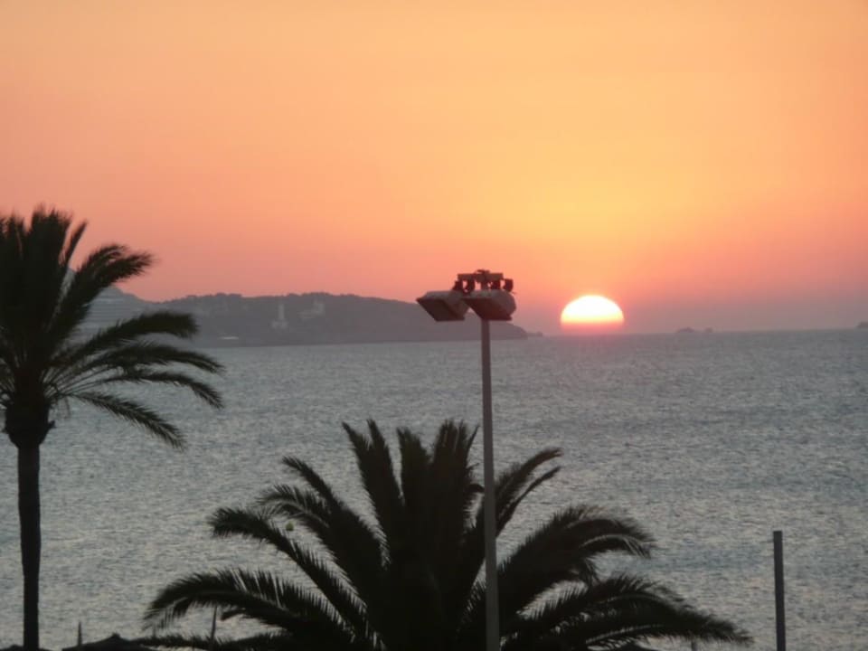 Sonnenaufgang aus dem Zimmer Grand Palladium Select Palace Ibiza
