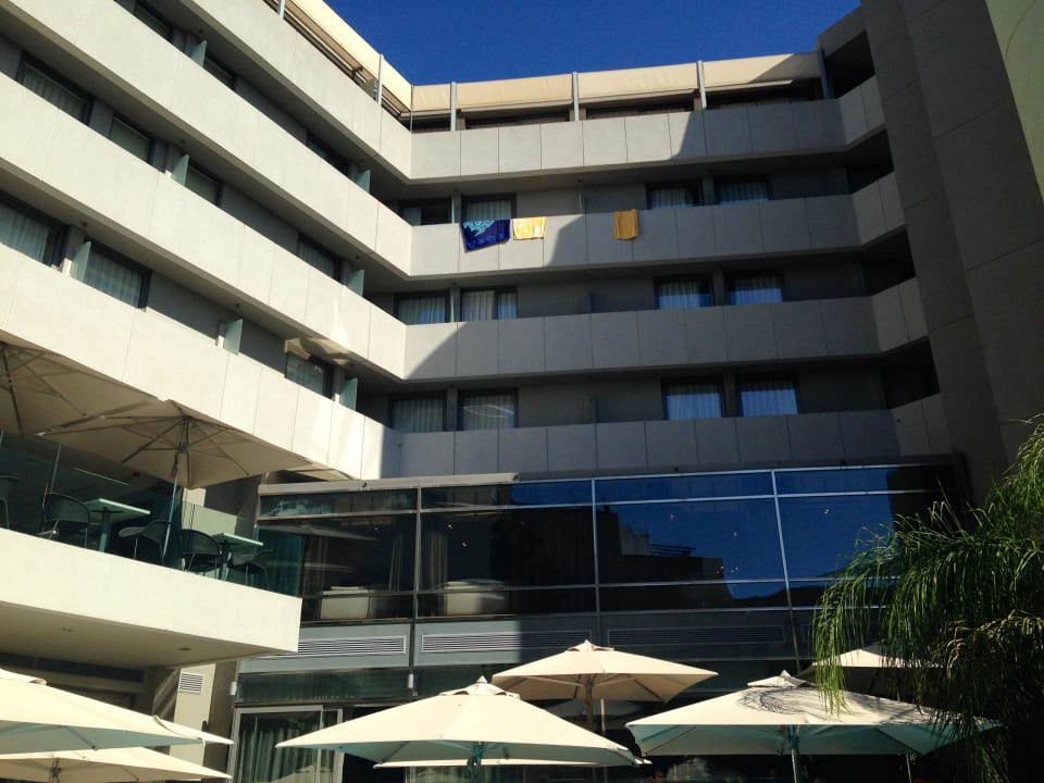 Blick vom Pool auf Hotelanlage Galaxy Hotel Iraklion