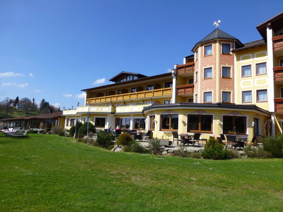 Blick vom Garten auf das Hotel Hotel Bergknappenhof