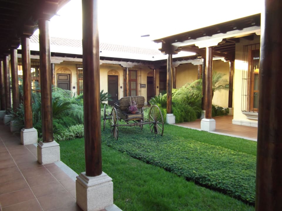 Innenhof Zugang zu den Zimmer Hotel Camino Real Antigua