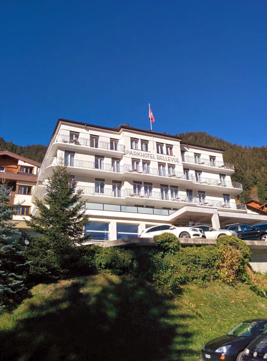50 m über der Dorfstrasse von Adelboden Parkhotel Bellevue & Spa