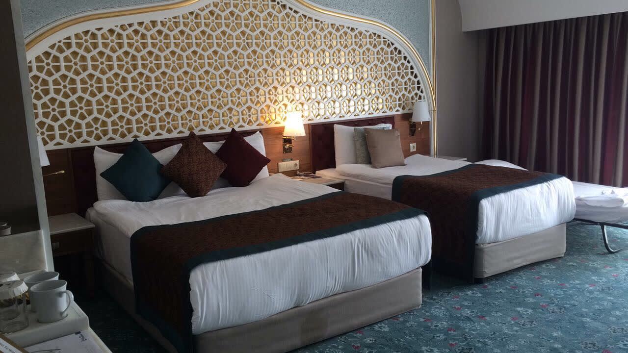 Zimmer Royal Taj Mahal Hotel