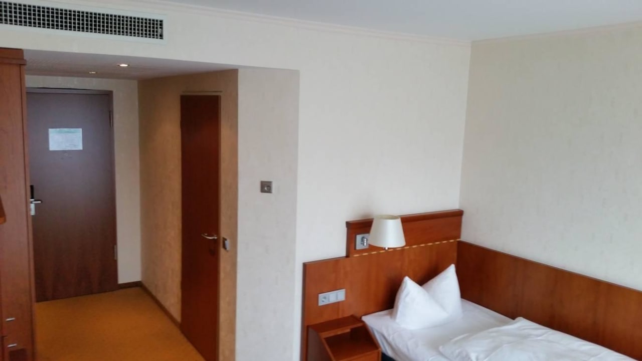 Eingangsbereich und Einzelbett Kranz Parkhotel