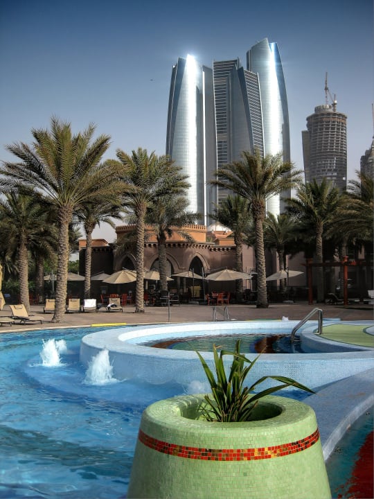 Am Ostpool Emirates Palace Mandarin Oriental