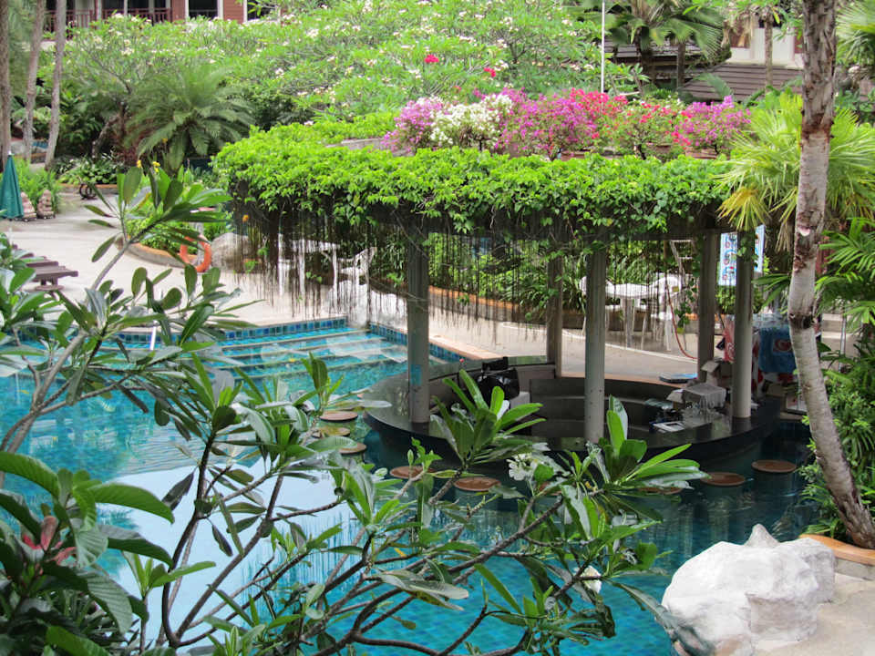 Poolbar Kata Palm Resort & Spa