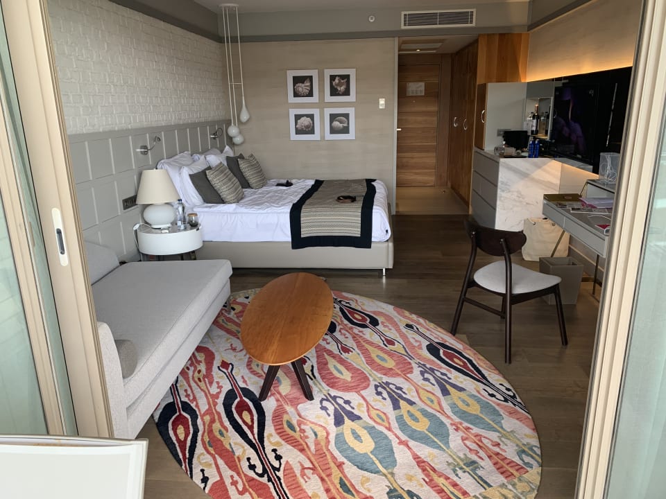 Zimmer Acanthus Cennet Barut Collection