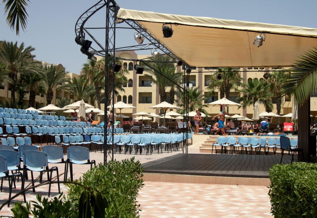 La scène et l^hôtel Hotel Paradis Palace