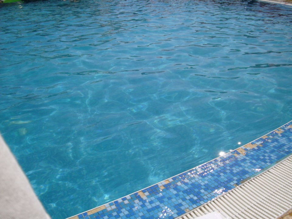 Ausgebrochene Platten Bella Vista Beach Club