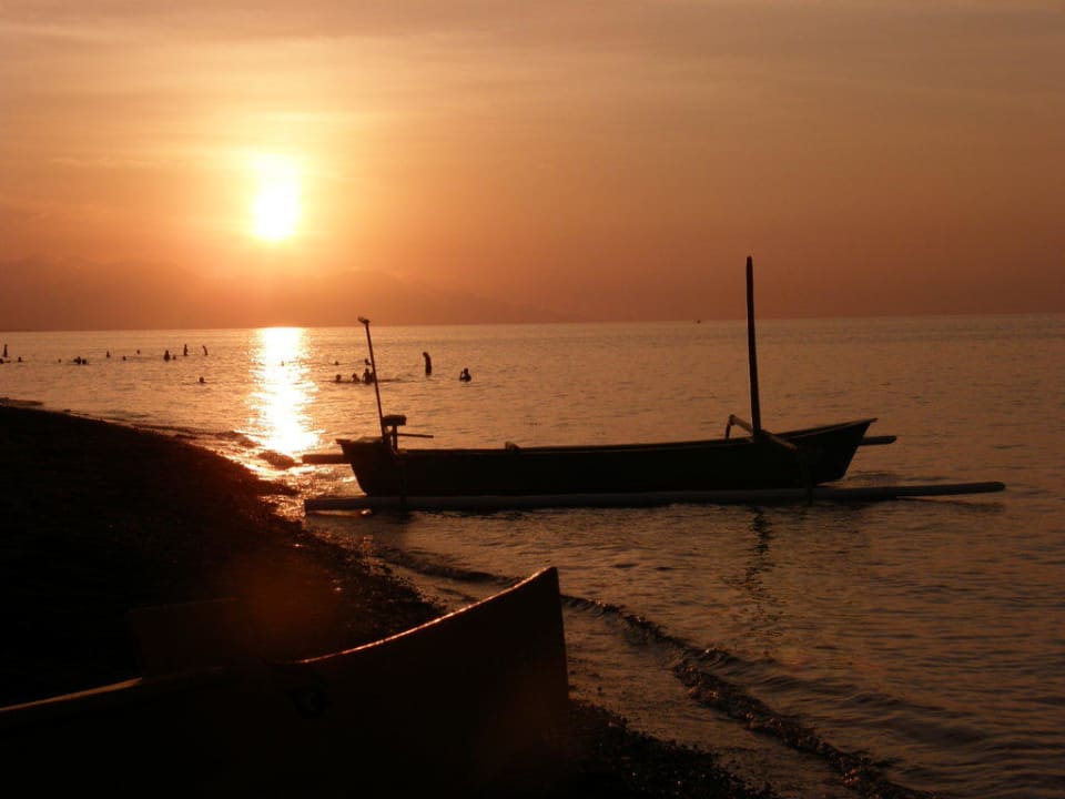 Sonnenuntergang am Strand Saraswati Holiday House