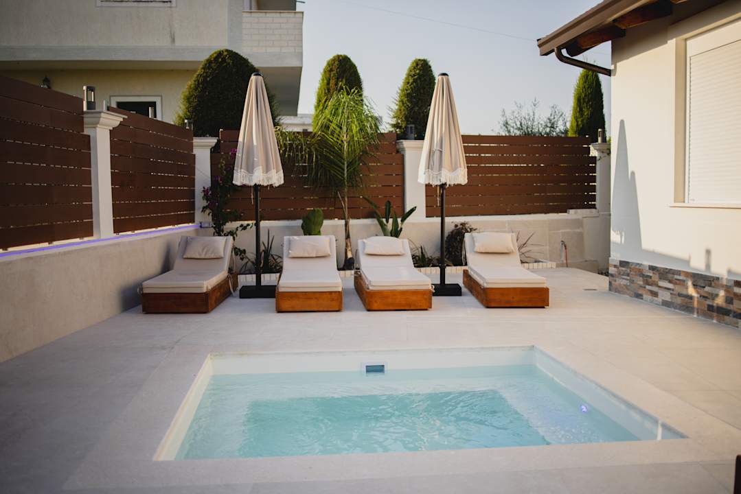 Pool Lej & Laj Residence