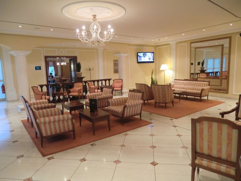 Sitzecke im Lobby Bereich Victor's Residenz-Hotel Erfurt