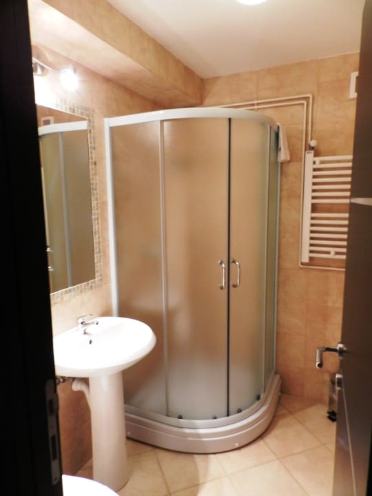 Bagno camera Hotel Vozarev