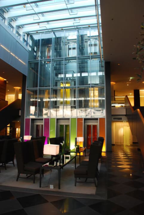 Mövenpick Stuttgart Airport - Eingangsbereich Mövenpick Hotel Stuttgart Airport