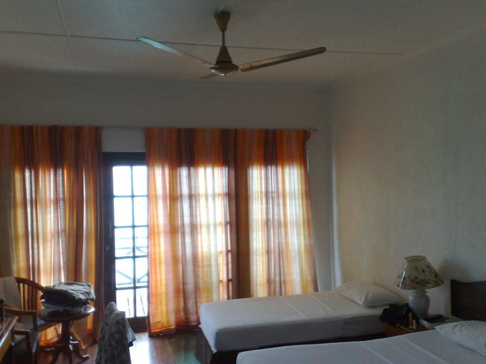 Durchgelegene Matratzen im Wasserbungalow Summer Island Maldives