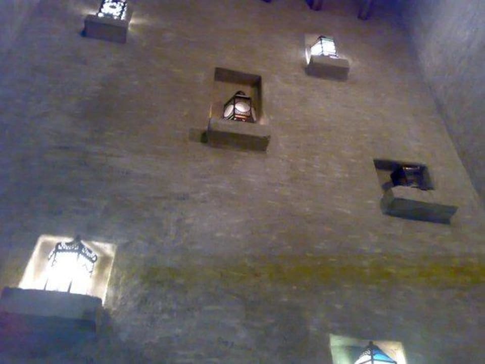 Hotelanlage mit der Lichterwand Hotel Bab Al Shams Desert Resort & Spa