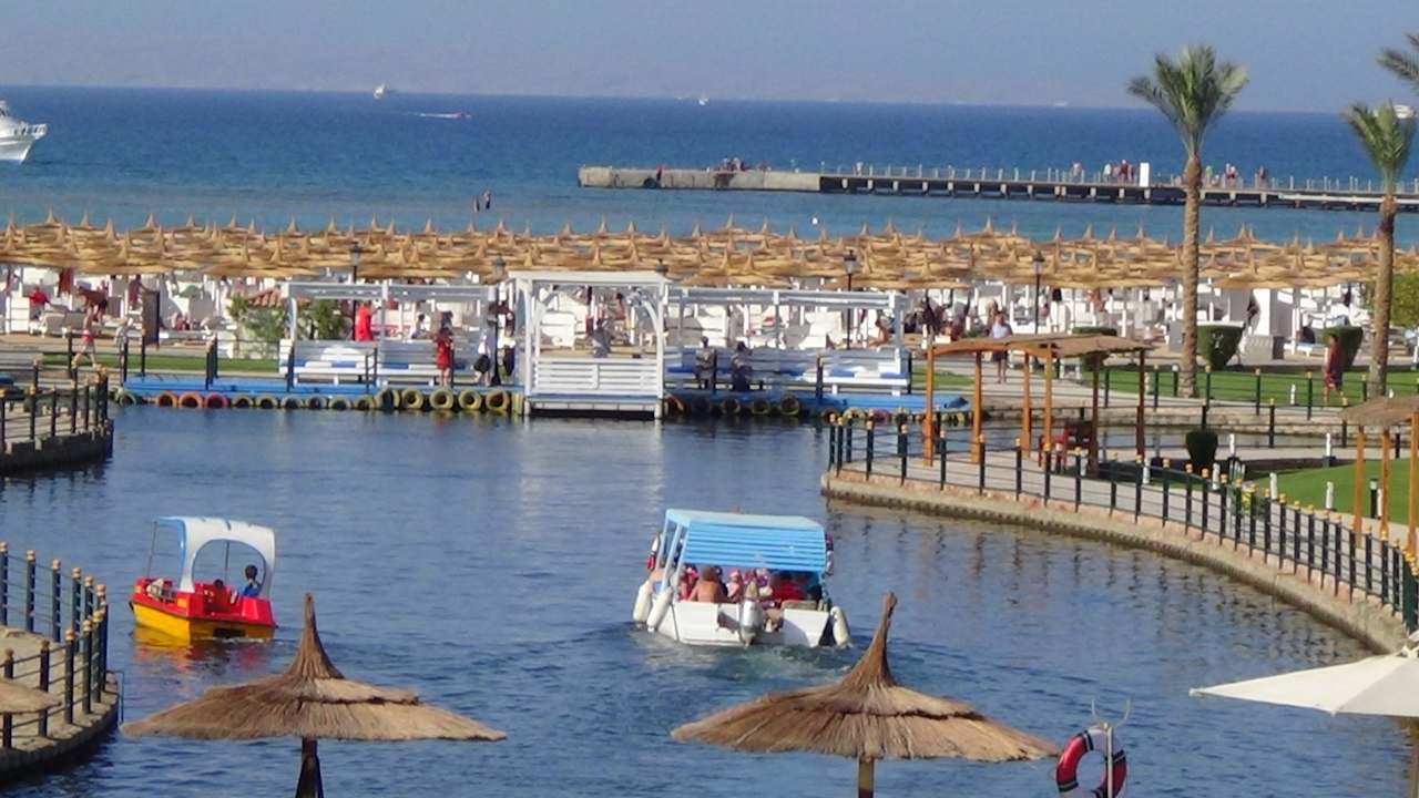 Motorboot auf Hotellagune Pickalbatros Dana Beach Resort - Hurghada