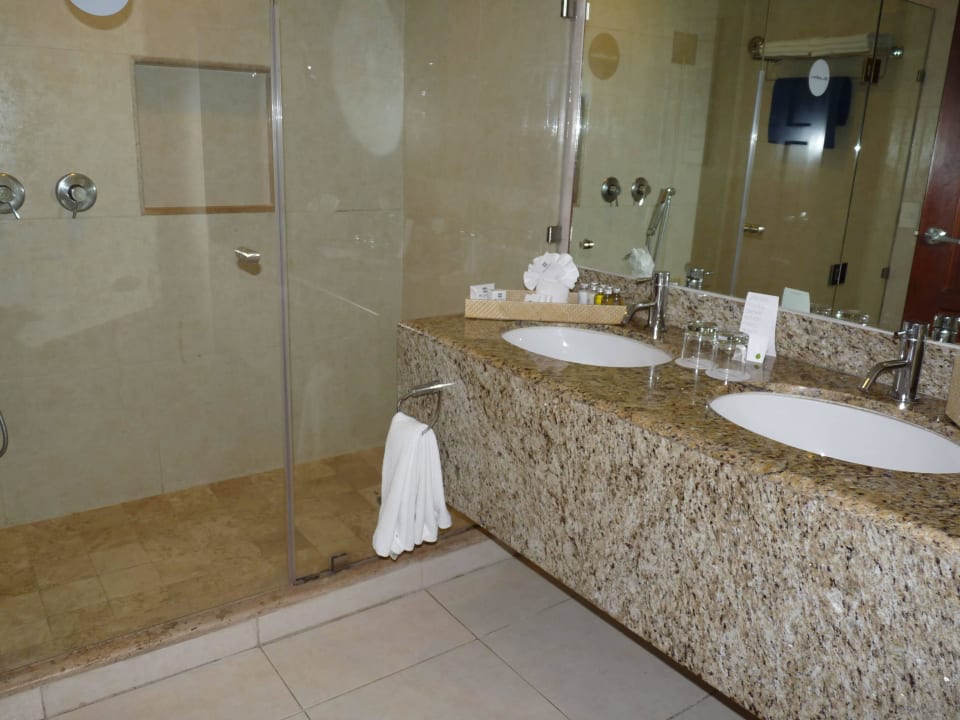 Excelente BlueBay Grand Esmeralda