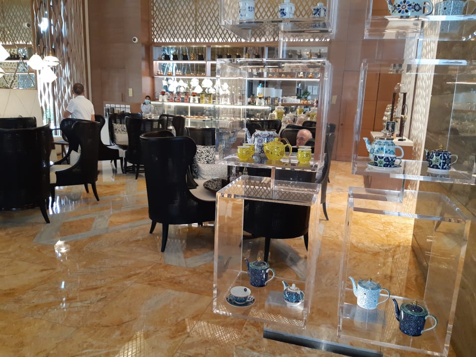 Gastro Al Jaddaf Rotana Suite Hotel