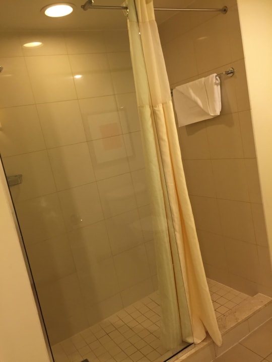 Dusche Key West Studio The Reach Key West, Curio Collection by Hilton