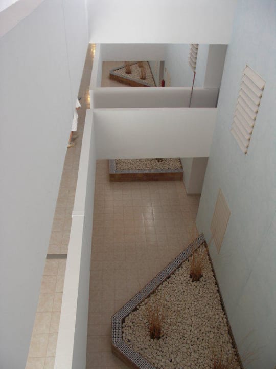 Offene Stockwerke mit Eingang zu den Zimmern Club Simó Hotel by Senator