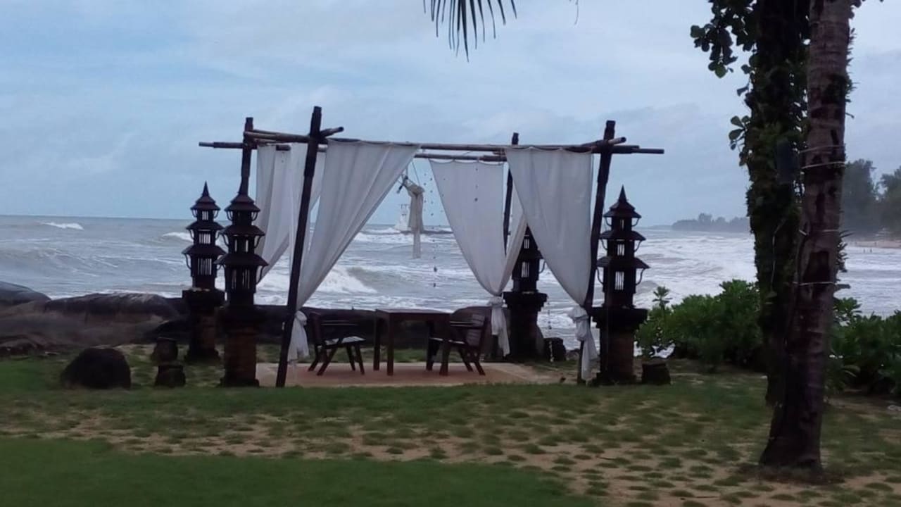 Tagesbett am Strand Khaolak Laguna Resort