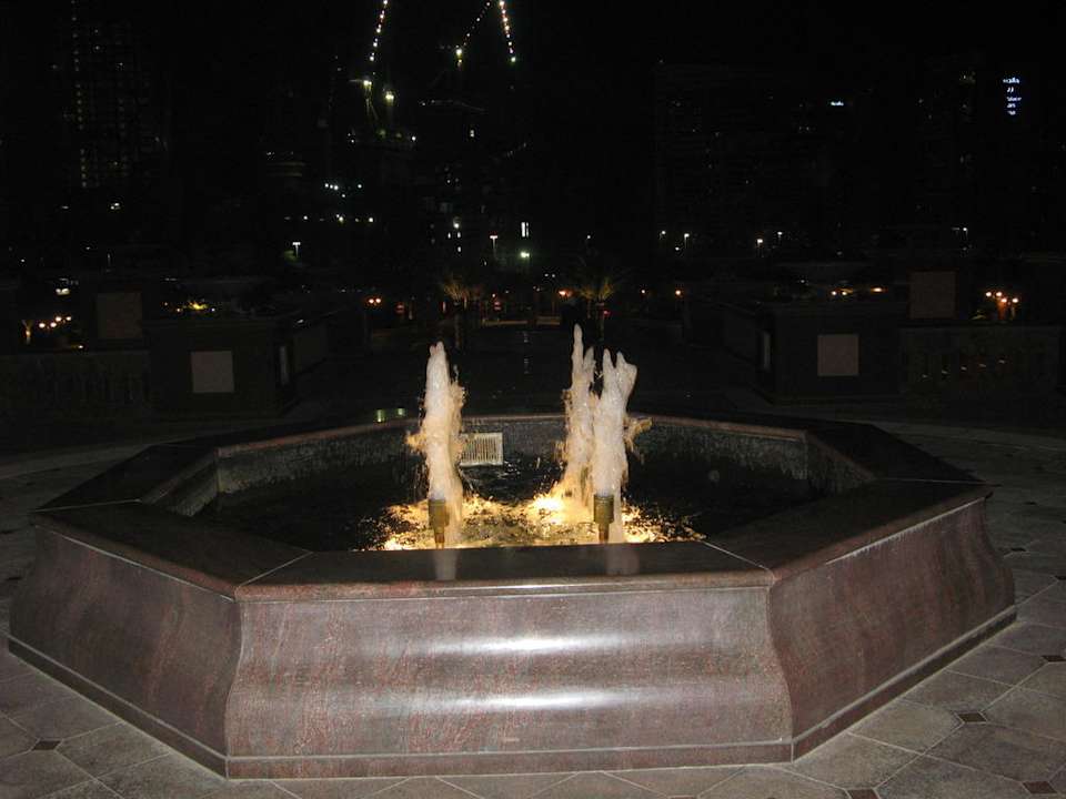 Springbrunnen bei Nacht Emirates Palace Mandarin Oriental