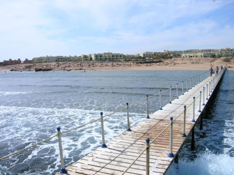 Steg ins Rote Meer Charmillion Club Resort