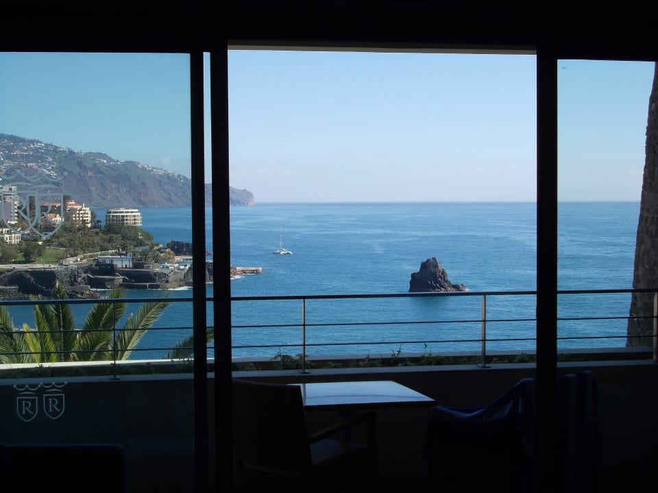 Blick aufs Meer vom Bett aus Hotel Madeira Regency Cliff