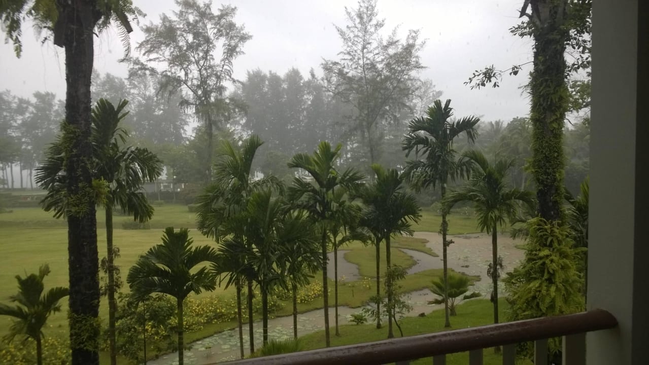 Bei Regen Dusit Thani Krabi Beach Resort