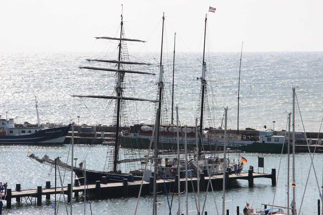 Hafenansicht Segelschiff Hotel Waterkant