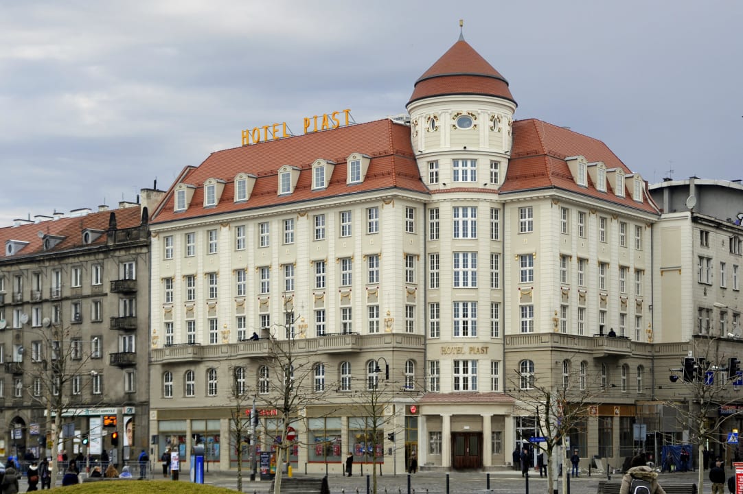 Widok od strony Dworca Głównego Hotel Piast