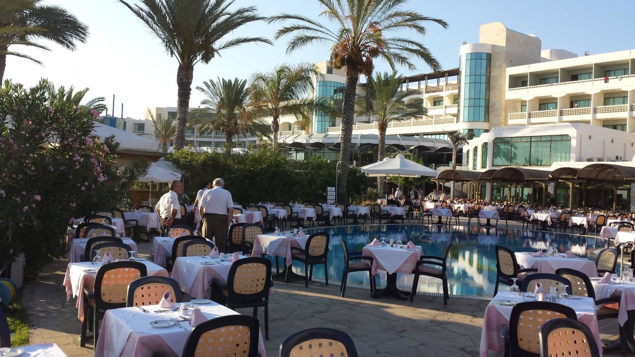 Hotel ''Constantinov Bros Athena Beach'' Constantinou Bros Athena Beach Hotel