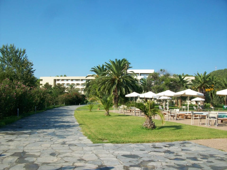 Haupthaus vom Strand aus gesehen Kassandra Palace Seaside Resort