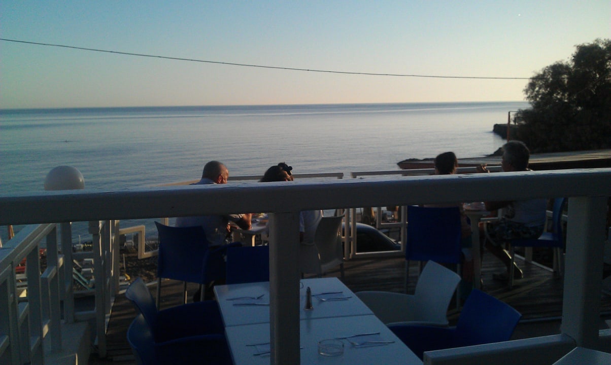 Blick von der Hotelterrasse auf die Evelynbeach Hotel Evelyn Beach