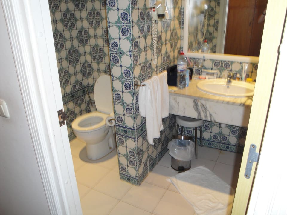 Bad 1210 Hotel El Mouradi Skanes Beach